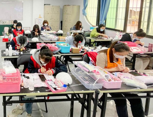 南寧市專業(yè)美甲學校 | 南寧美甲基礎班課堂