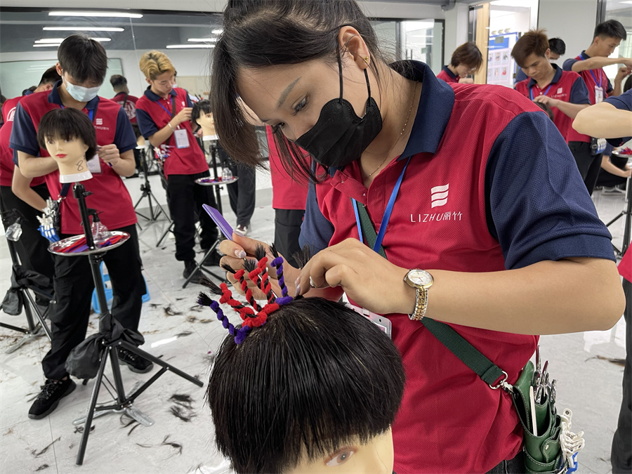 廣西燙發(fā)技術(shù)：煙花燙需要注意什么？