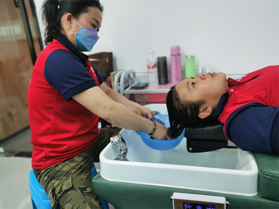 南寧美發(fā)洗護培訓班課堂實訓