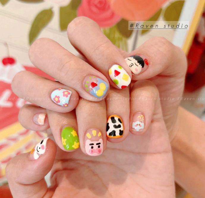 卡通手繪美甲，廣西美甲款式造型學(xué)校推薦