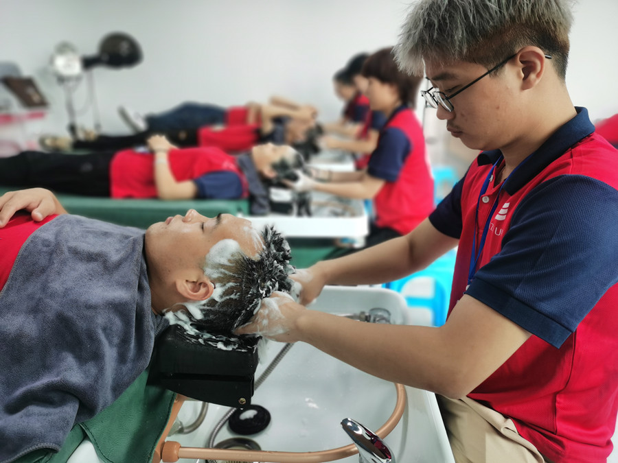 頭發(fā)如何保養(yǎng)？南寧美發(fā)護(hù)理培訓(xùn)課程