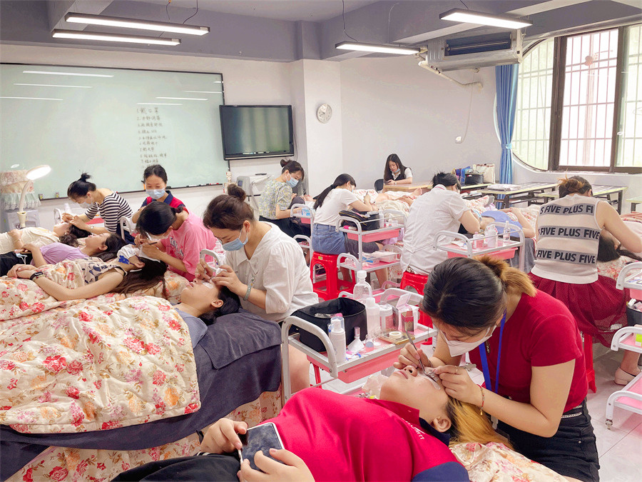 圓滿結(jié)束！麗竹美睫時(shí)尚款式造型班