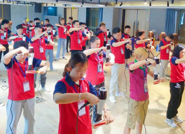 美發(fā)養(yǎng)發(fā)護(hù)理：如何使用吹風(fēng)筒吹頭發(fā)？