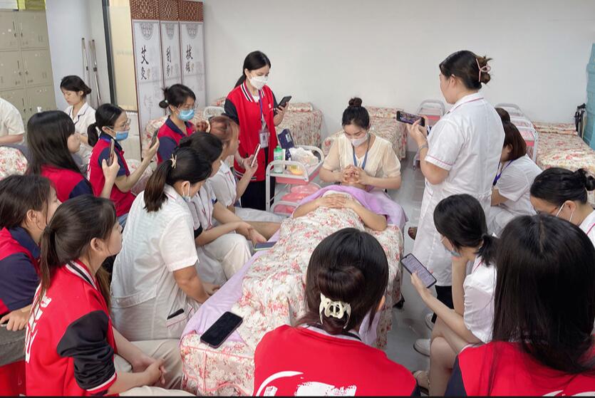 南寧美容護膚教學：美容面部清潔手法