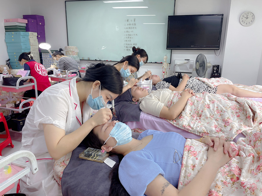 決定美睫密度與長度的標(biāo)準(zhǔn)，南寧美甲美睫分享