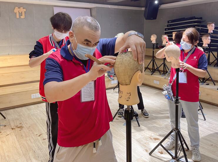 剃光頭的注意事項，南寧理發(fā)學校美發(fā)培訓