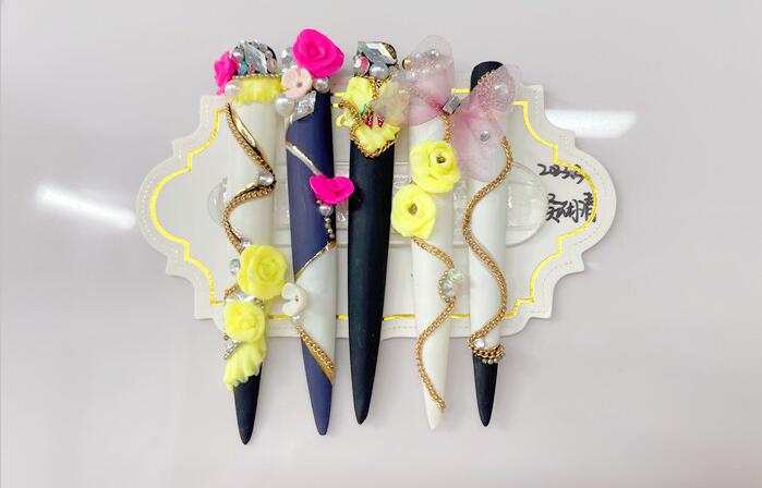 創(chuàng)意雕花沙龍甲，南寧美甲培訓(xùn)學(xué)員作品