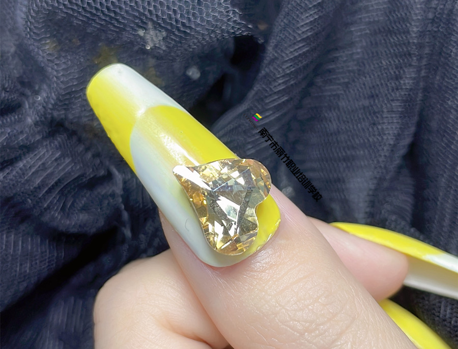 飾品美甲，廣西美甲造型培訓(xùn)學(xué)員作品