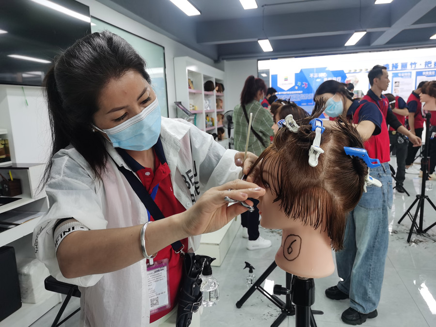 剪劉海的好與壞，南寧美發(fā)培訓(xùn)課程分享