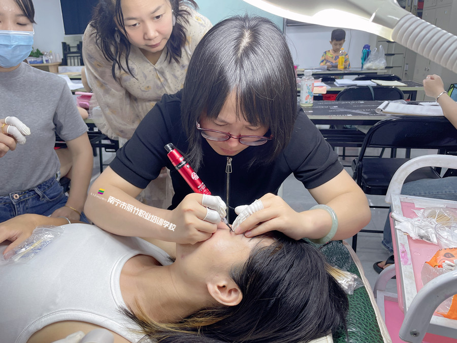 南寧哪里可以學(xué)紋繡？7月22日歡迎來麗竹學(xué)校