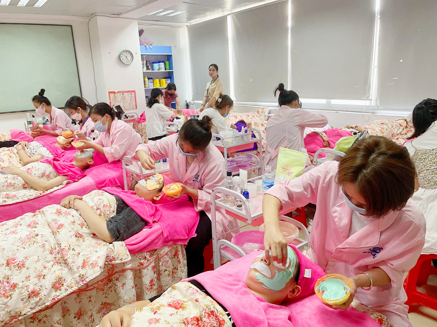 涂抹式面膜和貼片面膜區(qū)別，廣西美容培訓面部