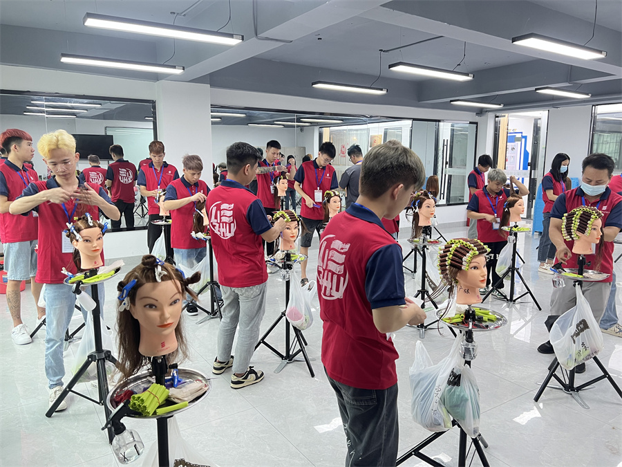 學(xué)美發(fā)？南寧美發(fā)學(xué)校排名推薦你到麗竹學(xué)校