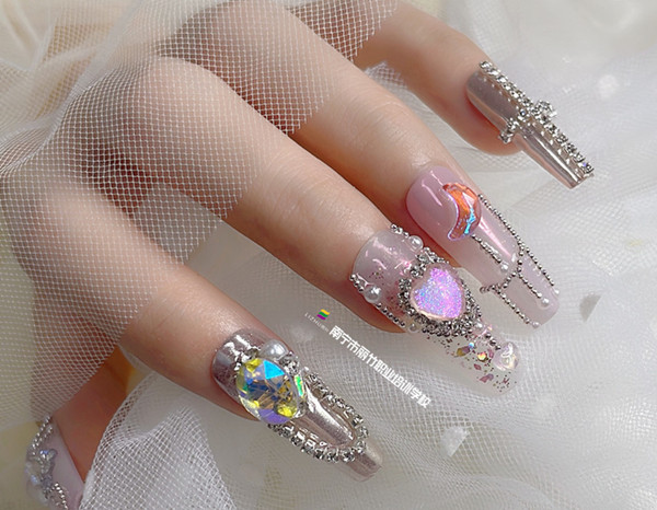 堆鉆美甲作品，廣西培訓美甲造型