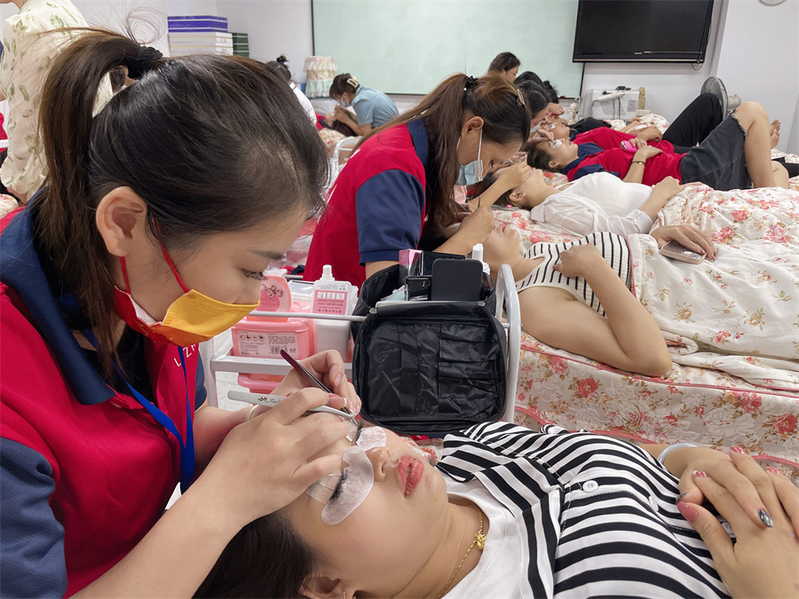 美睫是什么？南寧哪里可以學(xué)美睫？