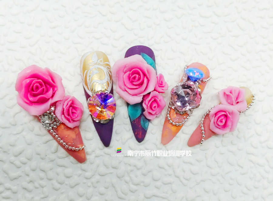 雙色玫瑰雕花，廣西美甲師培訓(xùn)作品