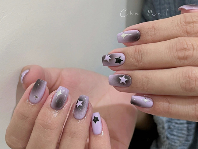 學美甲：夏日顯白紫色ins手繪短甲