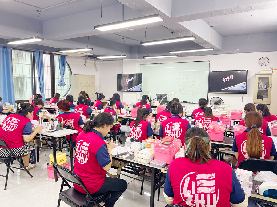 為什么要學(xué)美甲？在南寧學(xué)美甲有前途嗎？