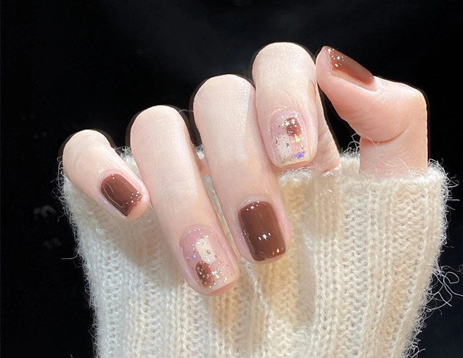 極簡風美甲，廣西美甲培訓中心推薦