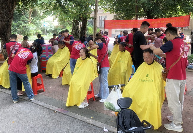 南寧理發(fā)培訓(xùn)教學(xué)：南寧美發(fā)志愿者服務(wù)隊重陽送溫暖