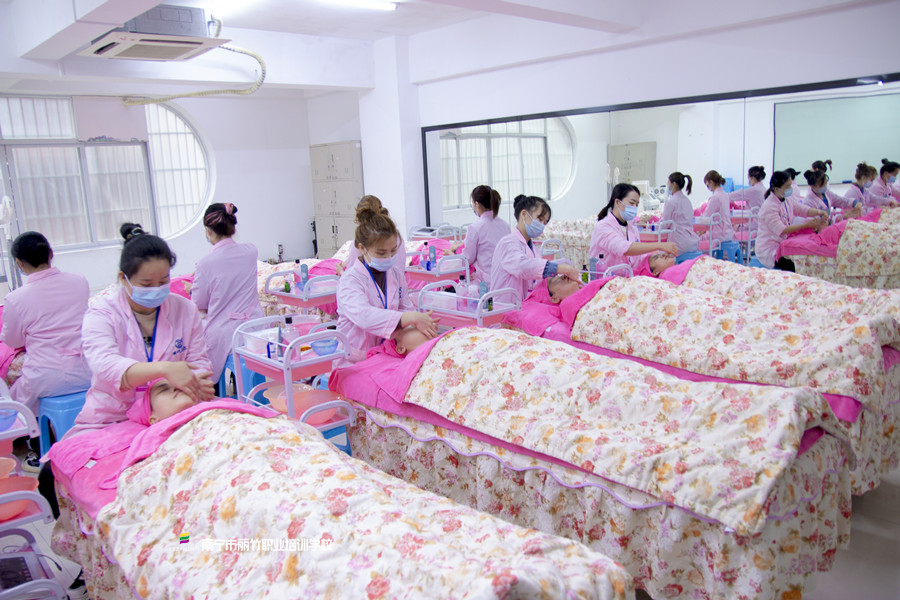 秋冬季節(jié)抗老的重要性，廣西美容護膚抗老培訓(xùn)