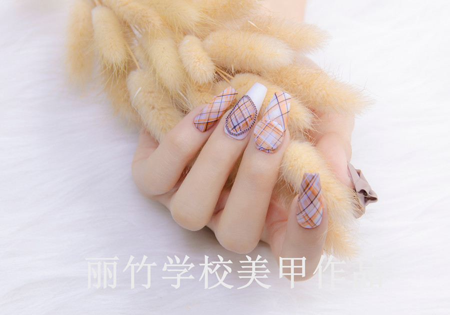 適合新手的美甲款式，廣西美甲款式進(jìn)修培訓(xùn)分享