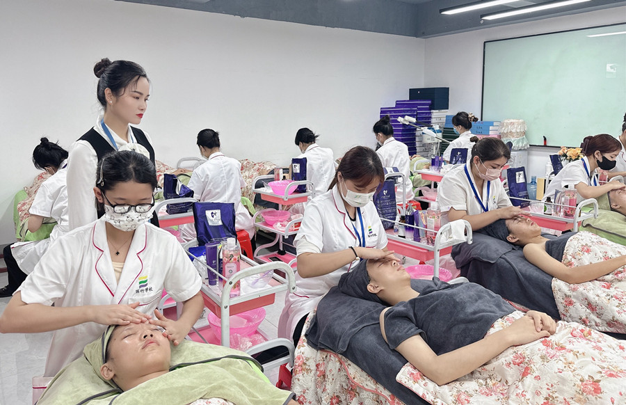 油皮初秋護膚貼士，南學美容護膚管理