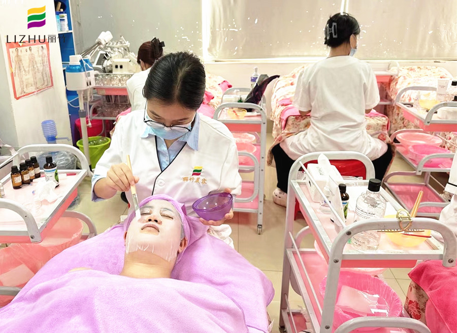 紋眉恢復期敷面膜的危害，南寧紋眉專業(yè)培訓