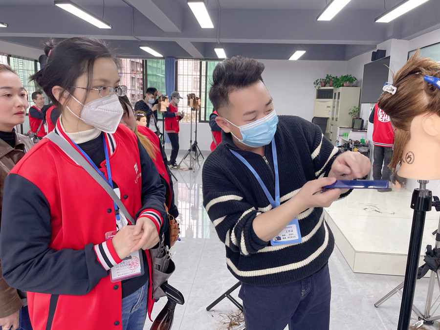 常見(jiàn)的長(zhǎng)發(fā)發(fā)尾修剪方式，廣西女士剪發(fā)教學(xué)