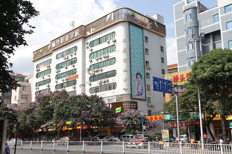 亖瘋了！南寧市美業(yè)職業(yè)培訓(xùn)學(xué)校生源爆滿