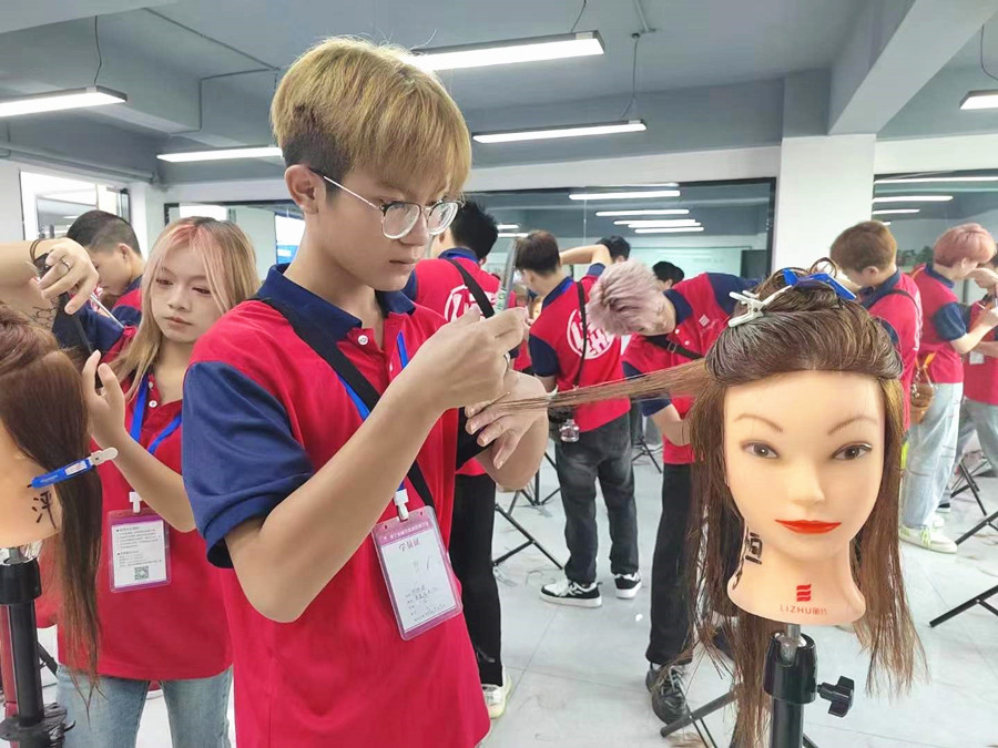 發(fā)片打薄的方法，廣西剪發(fā)基礎(chǔ)教學(xué)詳解