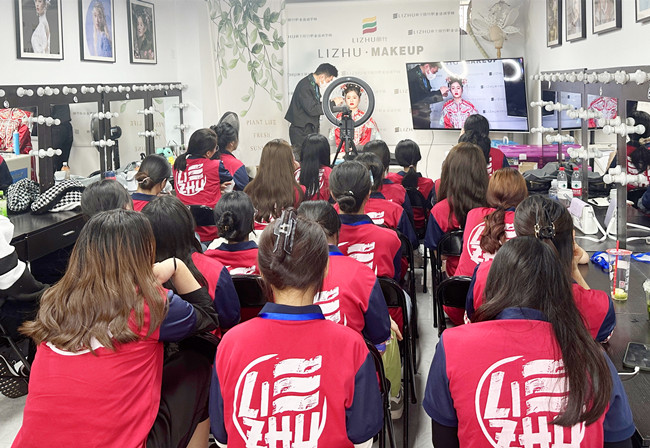 中式秀禾妝容特點，廣西新娘造型專業(yè)學校講解