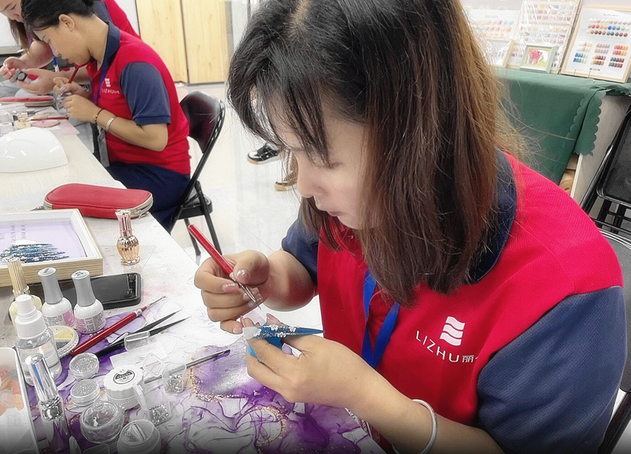 雕花細(xì)鉆美甲，零基礎(chǔ)學(xué)美甲款式