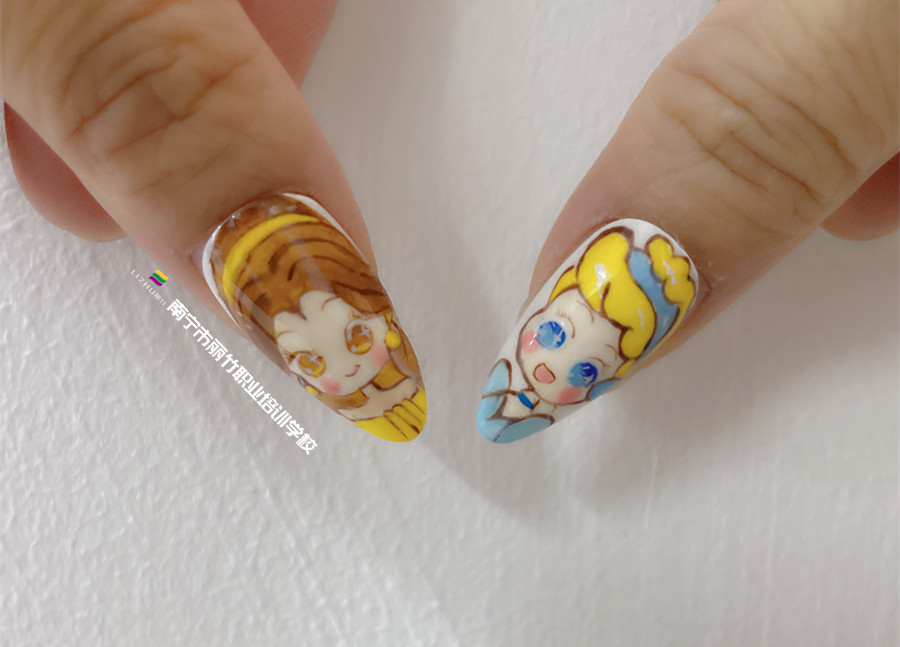 手繪卡通美甲，南寧美甲職業(yè)教育作品