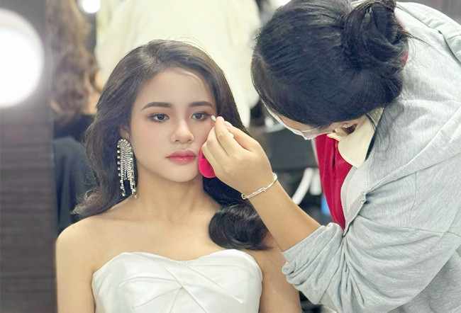 泰式新娘造型，南寧新娘跟妝培訓作品