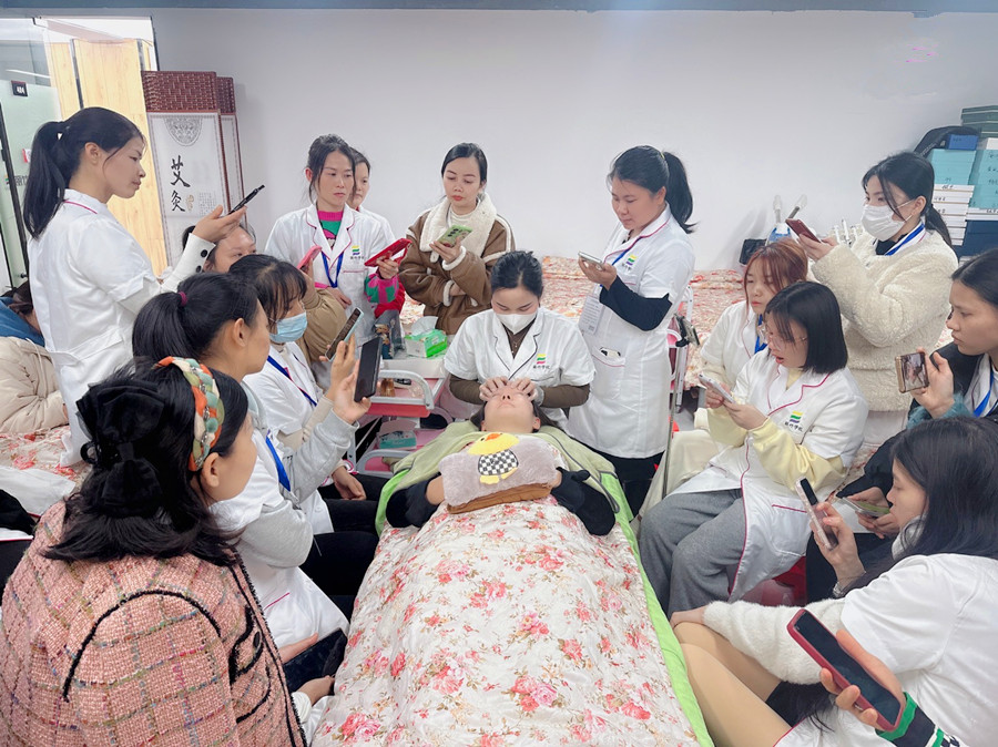 南寧頭療技師：為什么要經(jīng)絡梳梳頭？