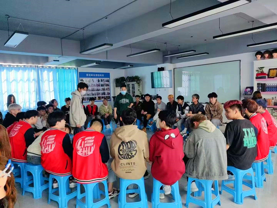 為什么他們都選廣西美發(fā)職業(yè)學校？