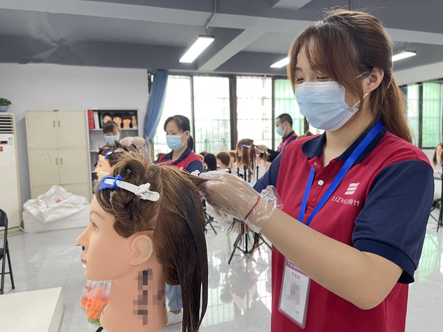 南寧專(zhuān)業(yè)染發(fā)課程內(nèi)容：秋冬染發(fā)技巧