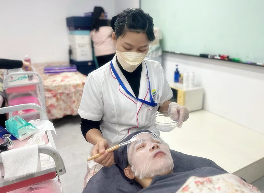 日?；A(chǔ)面部護理手法，廣西皮膚管理培訓(xùn)