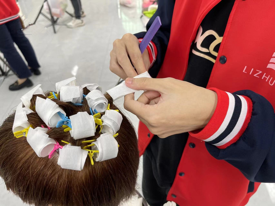 發(fā)根定位燙怎么操作？廣西燙染培訓(xùn)