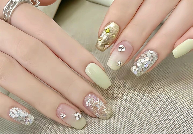 春季彩色美甲，廣西美甲店學(xué)徒推薦款