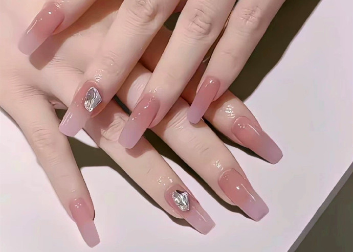 溫柔顯氣質(zhì)美甲，廣西美甲師造型培訓(xùn)推薦