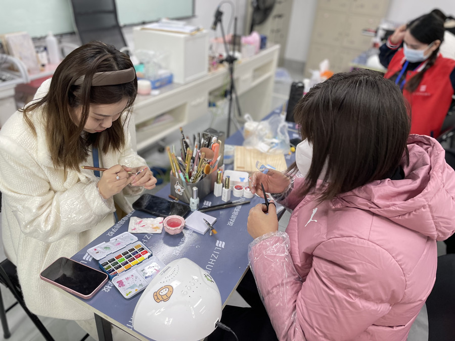 拋光條會(huì)傷害指甲嗎？南寧美甲專業(yè)培訓(xùn)班