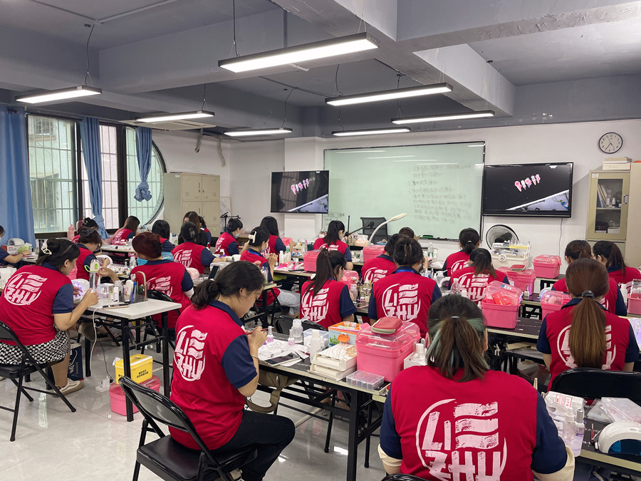 美甲做完為什么不亮？廣西美甲創(chuàng)業(yè)培訓(xùn)