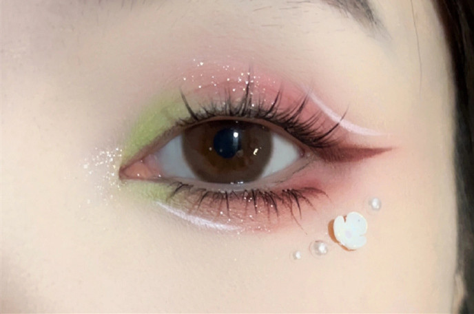 南寧化妝培訓(xùn)：眼妝郁金香眼妝