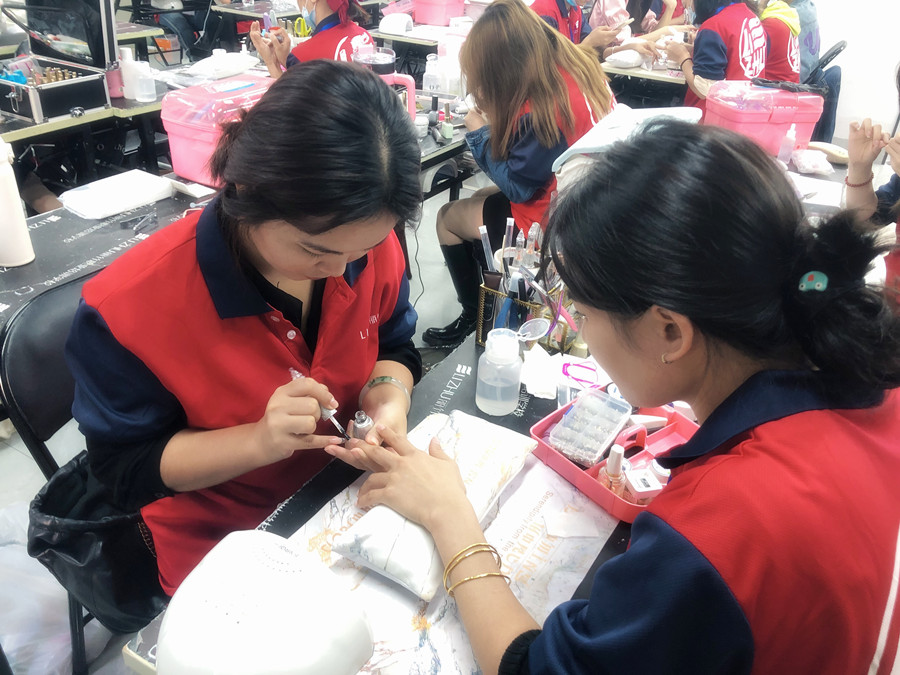 美甲延長甲的正確卸法，廣西美甲店常用方法