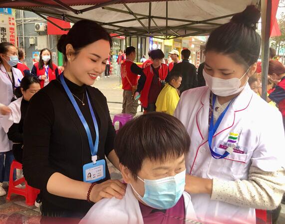 南寧美容公益活動，現(xiàn)場人氣火爆