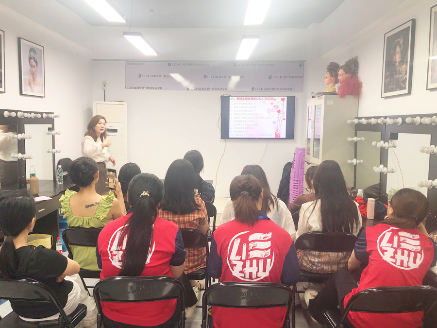 ?南寧美睫培訓開班，3月27日如約而至