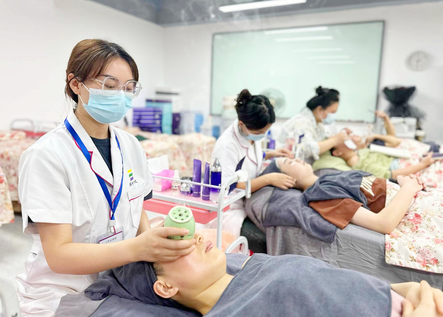 艾灸眼部的步驟，南寧美容健康管理