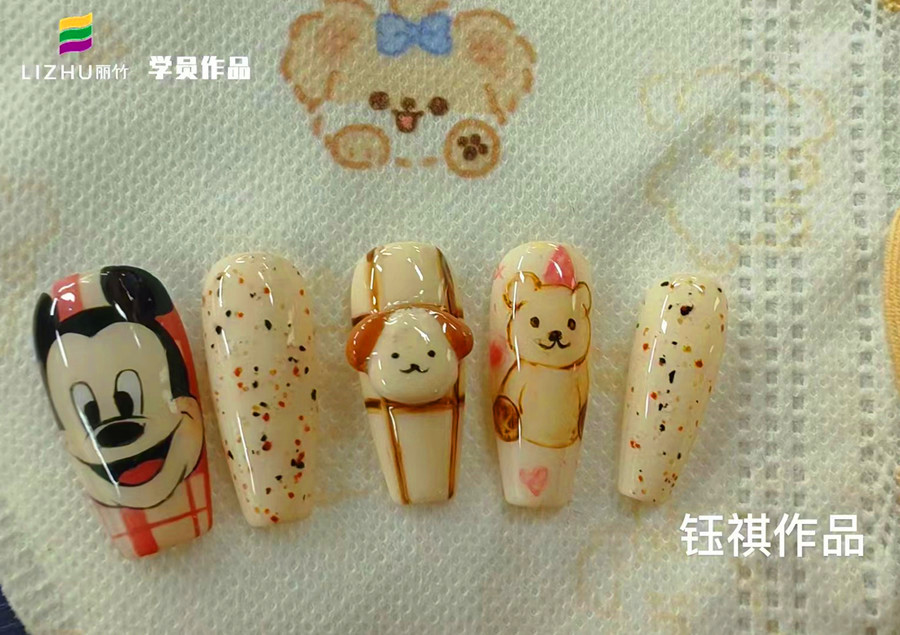 卡通立體浮雕&手工蝴蝶結(jié)美甲，南寧美甲造型進(jìn)修作品