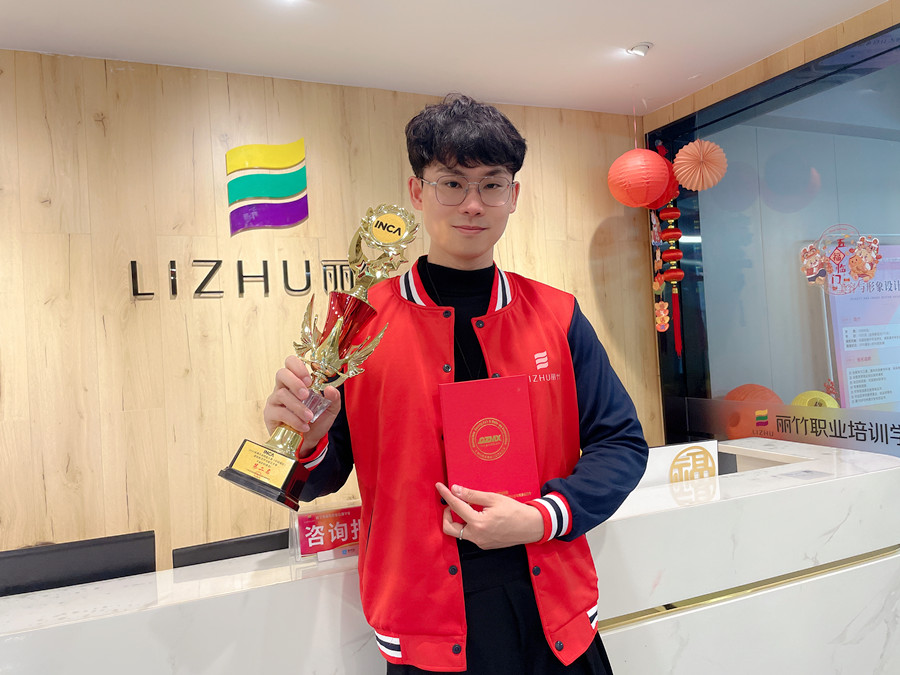 壯錦圖騰美甲 | 廣西美甲職校學(xué)員作品